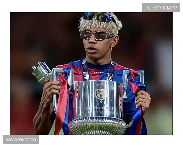 拉明·亚马尔15岁巴萨一线队首秀解析