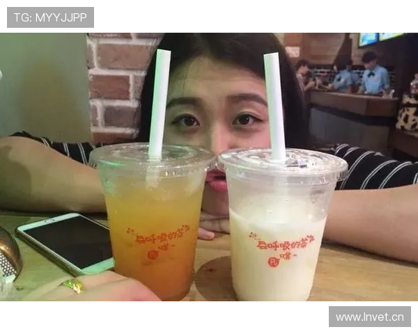 刷到安洗莹排队买奶茶的照片，手上的那块表把我当场懵了