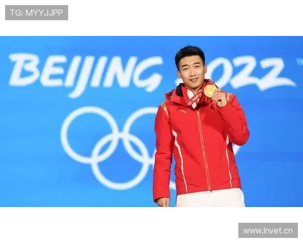 刷到高亭宇那张饭桌账单，差点把手机也摔了