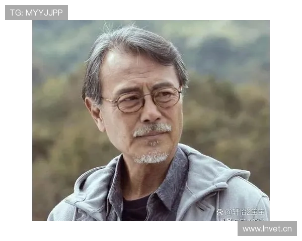 吴向东拎着大牌袋去菜市场买菜，那反差我能写一部剧