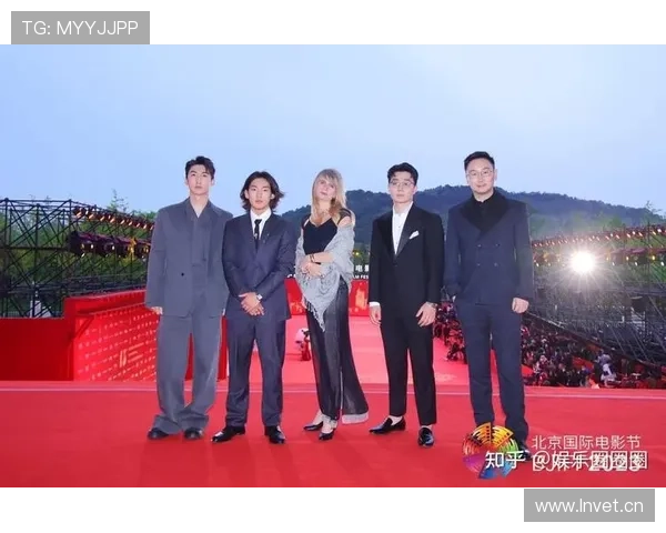 武大靖吃外卖都把外卖当红毯走完了，我这筷子都不好意思伸